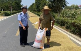 秋收農(nóng)忙，請勿占道打場曬糧！縮略圖