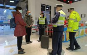 漢中游客丟失行李 交警迅速找回縮略圖