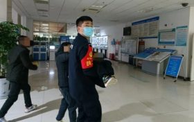 男童深夜受傷 民警緊急送醫(yī)縮略圖