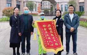 這個環(huán)衛(wèi)工人的暖心舉動，讓外地人決定在漢中買房！縮略圖