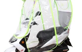 圖方便有隱患 電動車遮陽傘、雨棚“很傷人”縮略圖