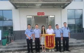 ?走失老人誤上高速 高速交警暖心救助縮略圖