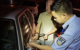 大河坎派出所：深夜張貼涉黃“小卡片”？抓！縮略圖
