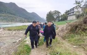 點贊！七旬老人意外落水，警民合力緊急營救！縮略圖