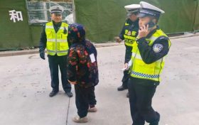 交警助力，讓走失老人安全回家縮略圖