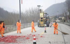 全省干線公路首個(gè)大中修工程在漢中開工縮略圖