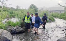 彤輝派出所及時(shí)救援一不慎墜河老人縮略圖