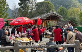 一半煙火一半潮！秦嶺市集讓紅葉游更有料縮略圖